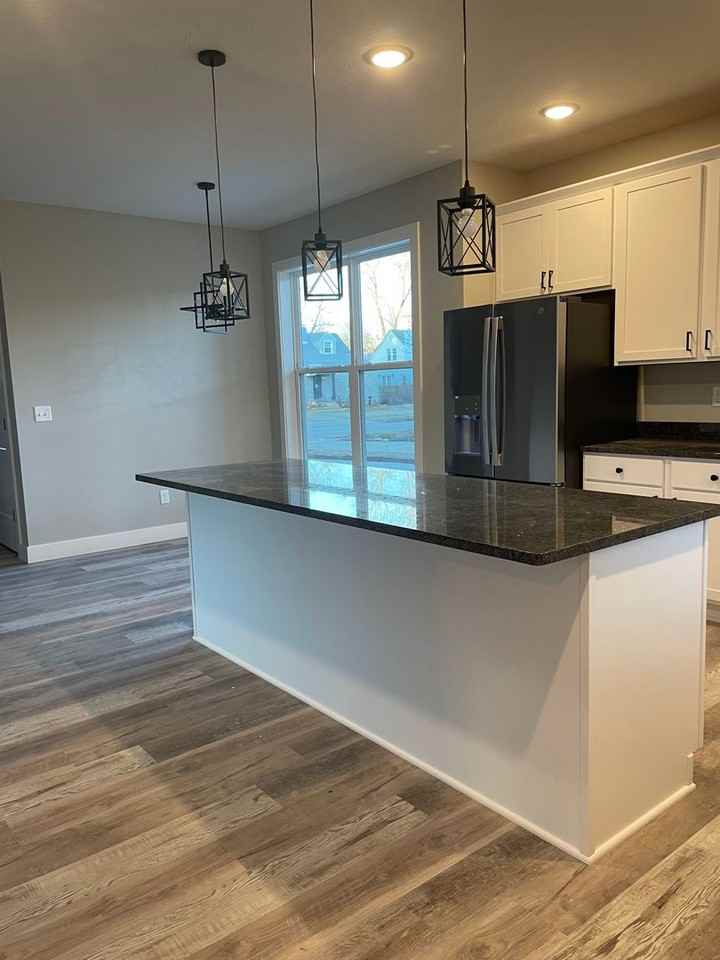 618 E Kingsbury St - Photo 3 of 50