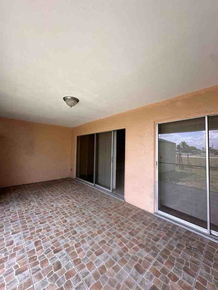 3709 Sw Santa Barbara Pl - Photo 4 of 19