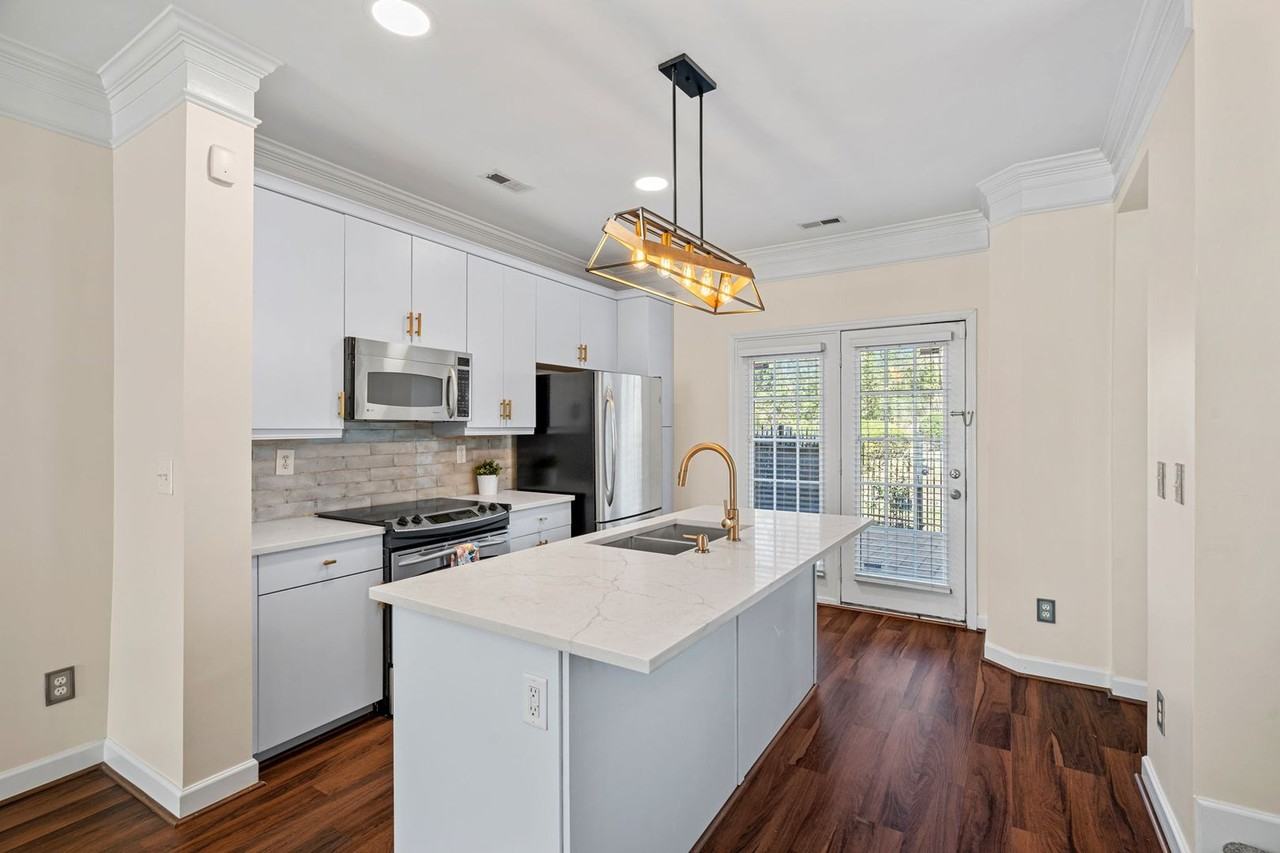 1620 Lela Ave - Photo 2 of 18