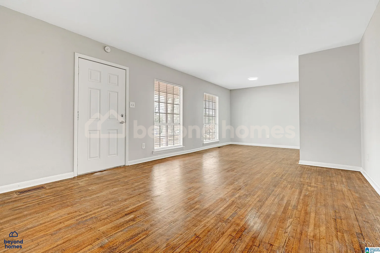 4012 Hazelwood Rd - Photo 4 of 32