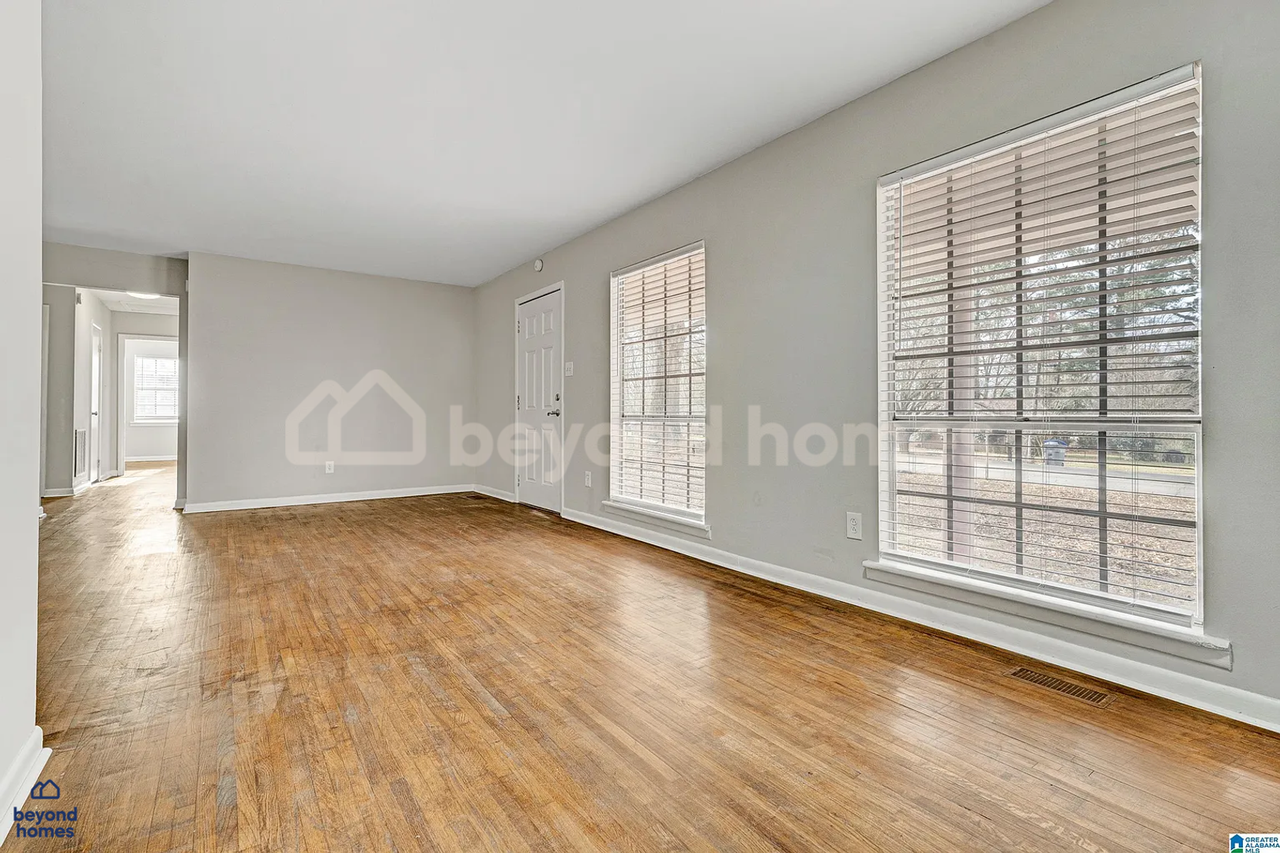 4012 Hazelwood Rd - Photo 5 of 32