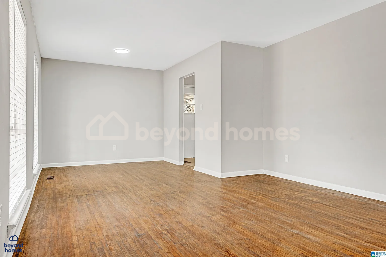 4012 Hazelwood Rd - Photo 7 of 32