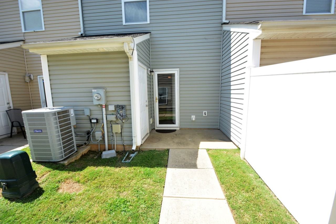 12736 Livengood Ln - Photo 6 of 23
