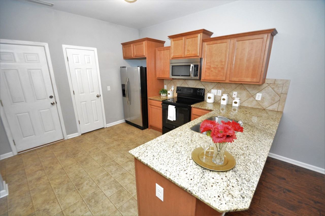 12736 Livengood Ln - Photo 7 of 23