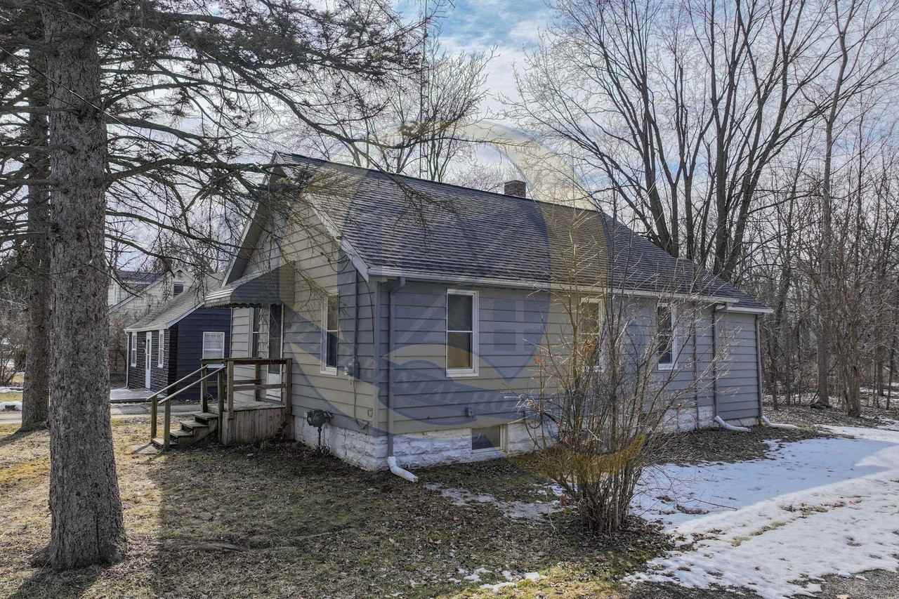 1434 Mintola Ave - Photo 2 of 16