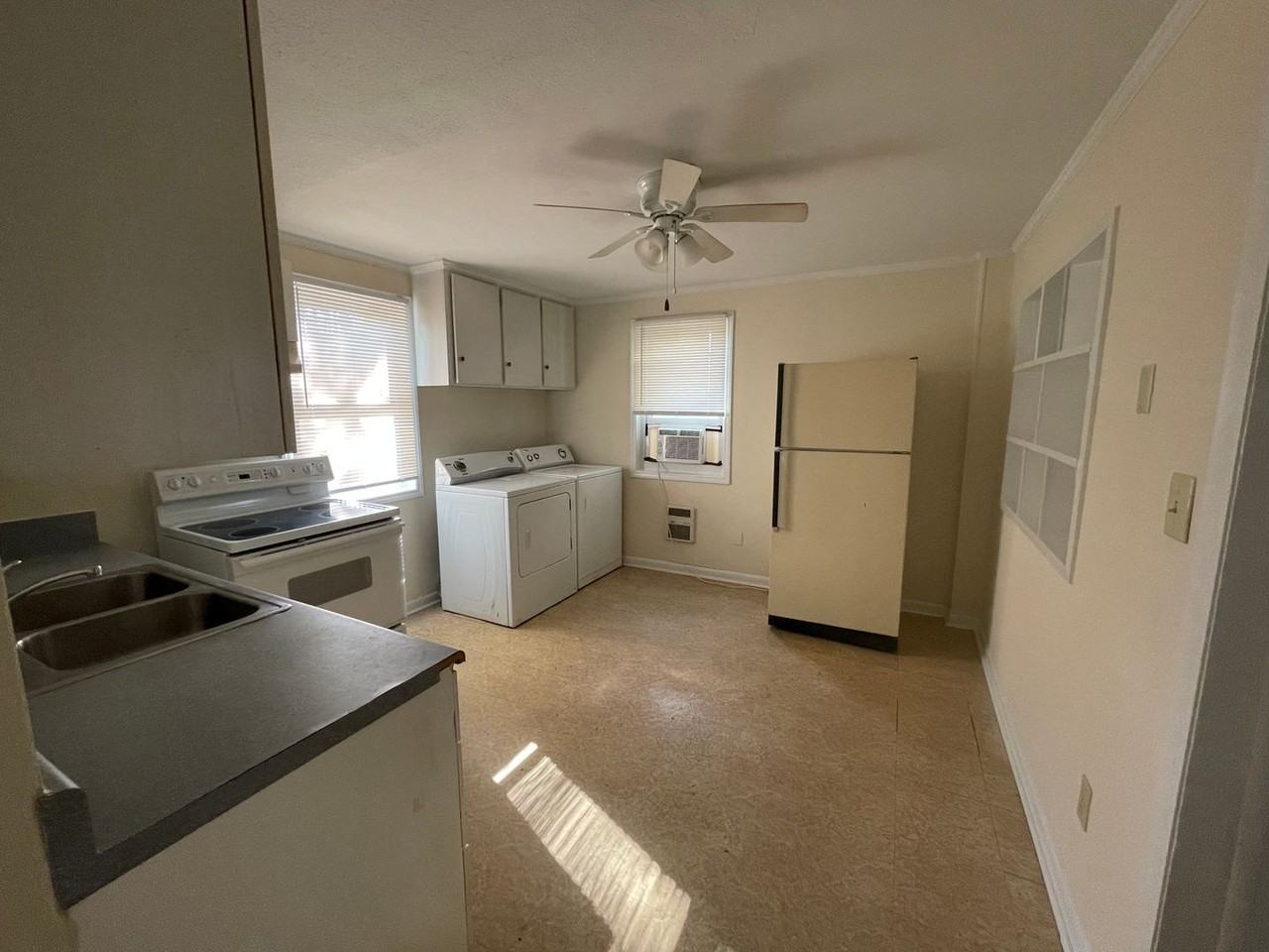 4904 Franklin Ave - Photo 4 of 7