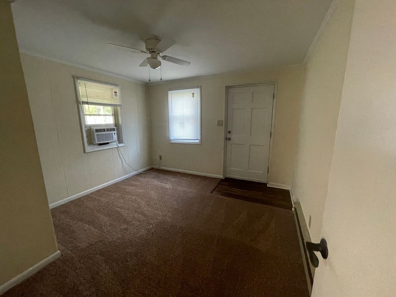4904 Franklin Ave - Photo 6 of 7