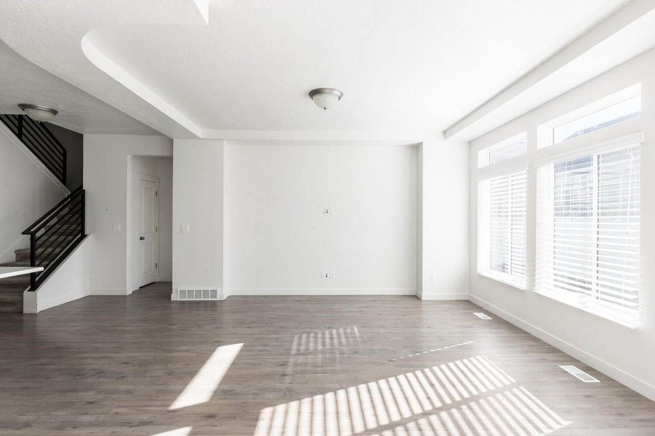 435 W 1220 S - Photo 6 of 23