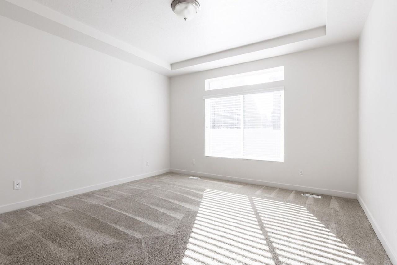 435 W 1220 S - Photo 7 of 23