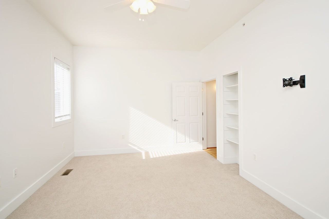 215 5th St Sw #1D - Photo 7 of 10