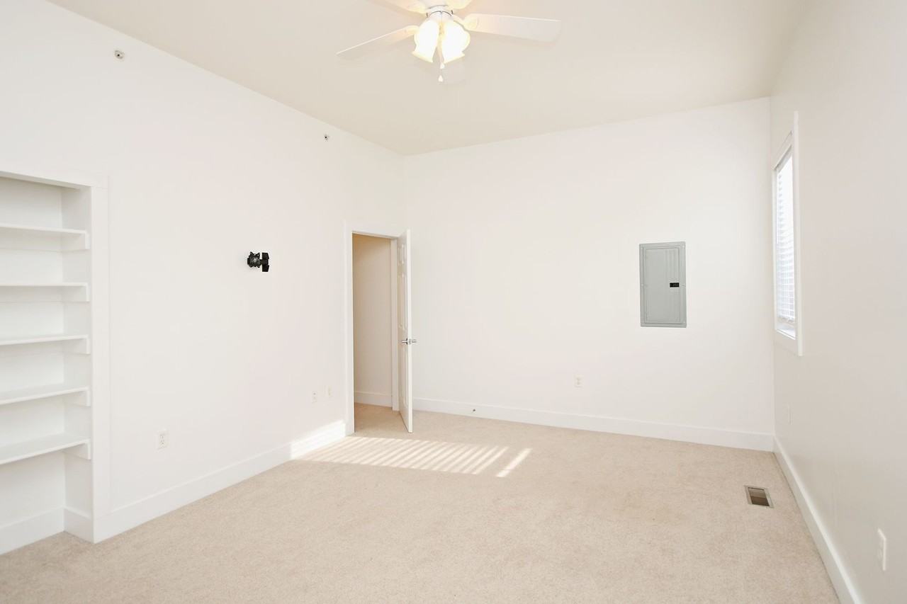 215 5th St Sw #1D - Photo 7 of 12