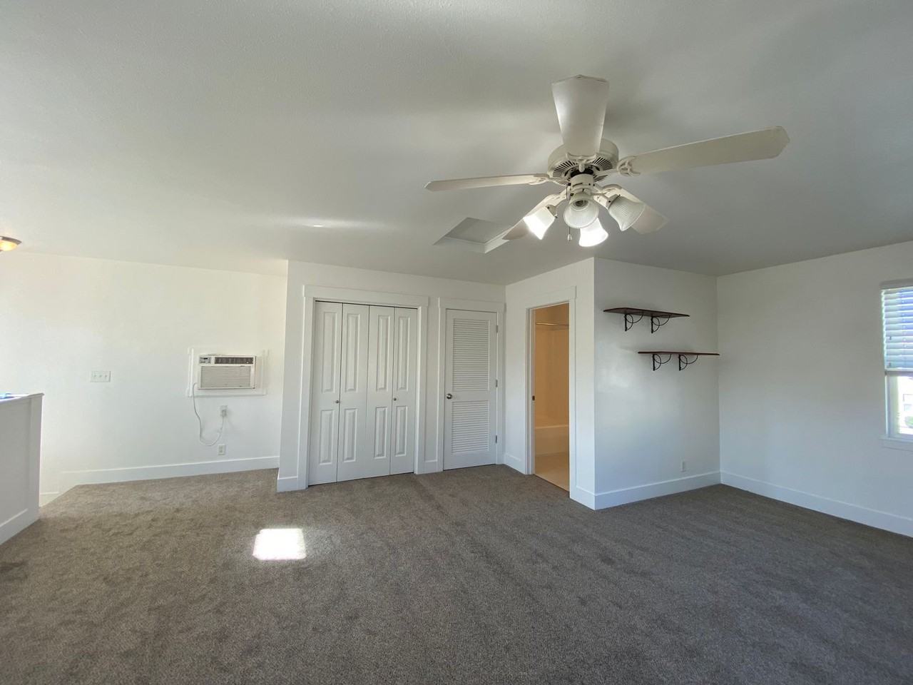 2610 E 20th St - Photo 6 of 8