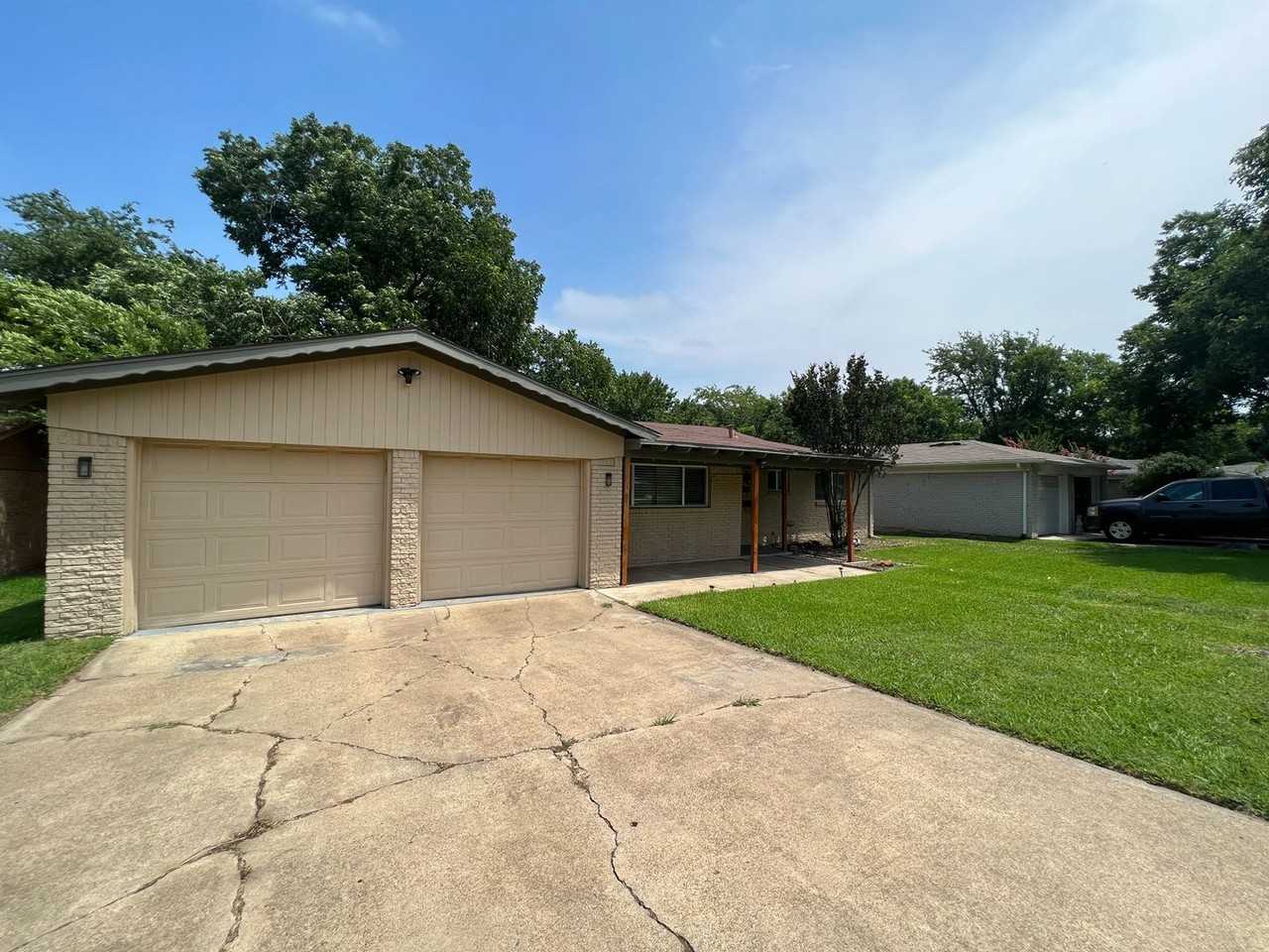 7605 Deaver Dr - Photo 2 of 19