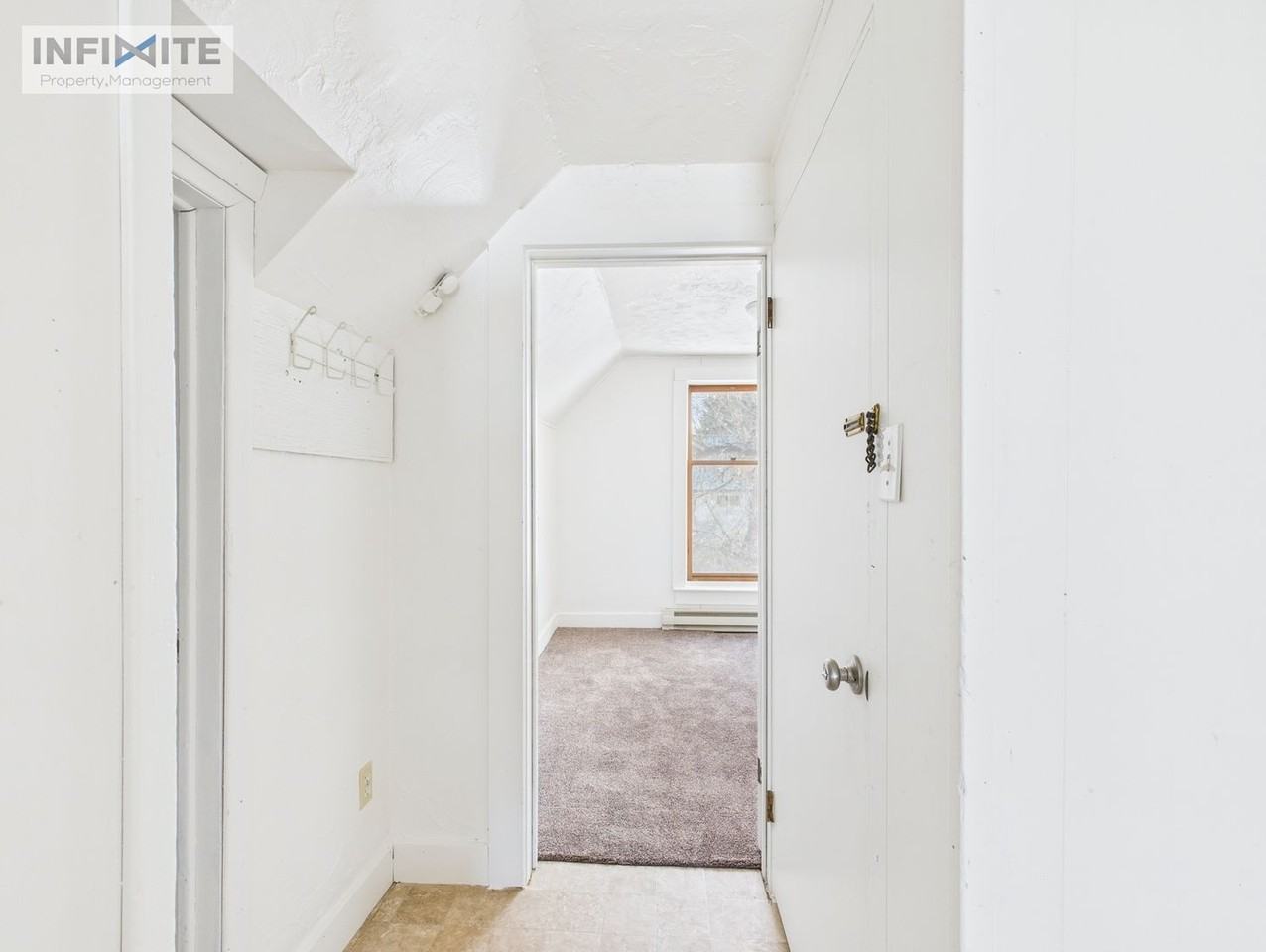 631 E Davis St #B - Photo 5 of 9