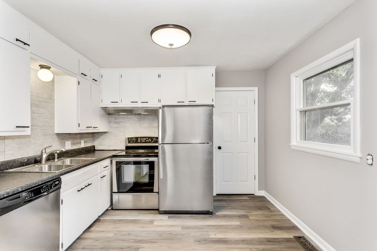 840 S Millwood Ave - Photo 6 of 13