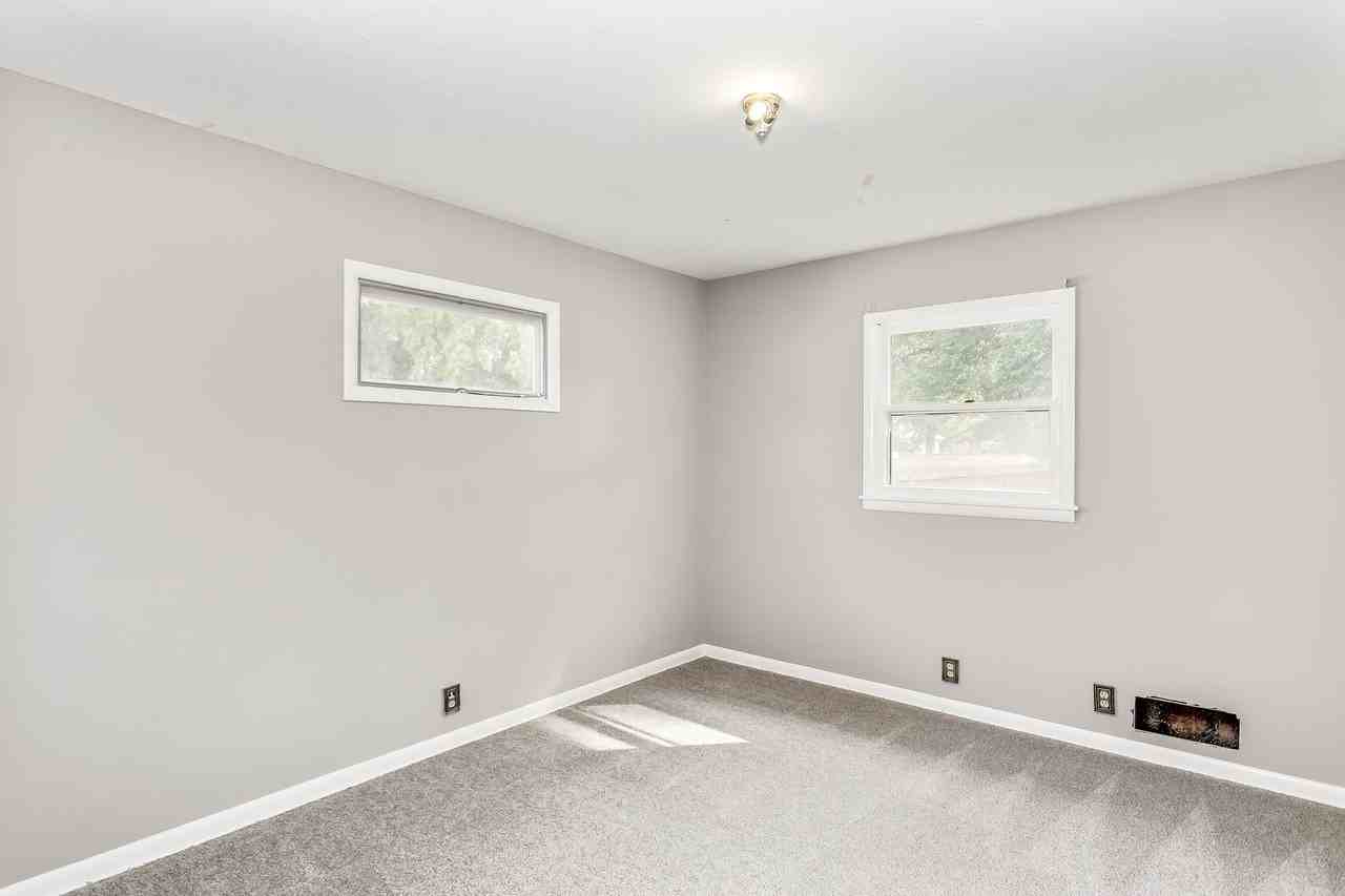 840 S Millwood Ave - Photo 7 of 13