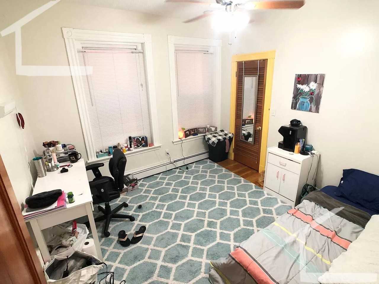 129 Cedar St - Photo 5 of 14