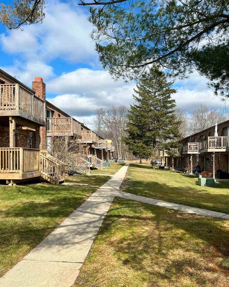 Country Manor Apartments - Photo 2 of 7