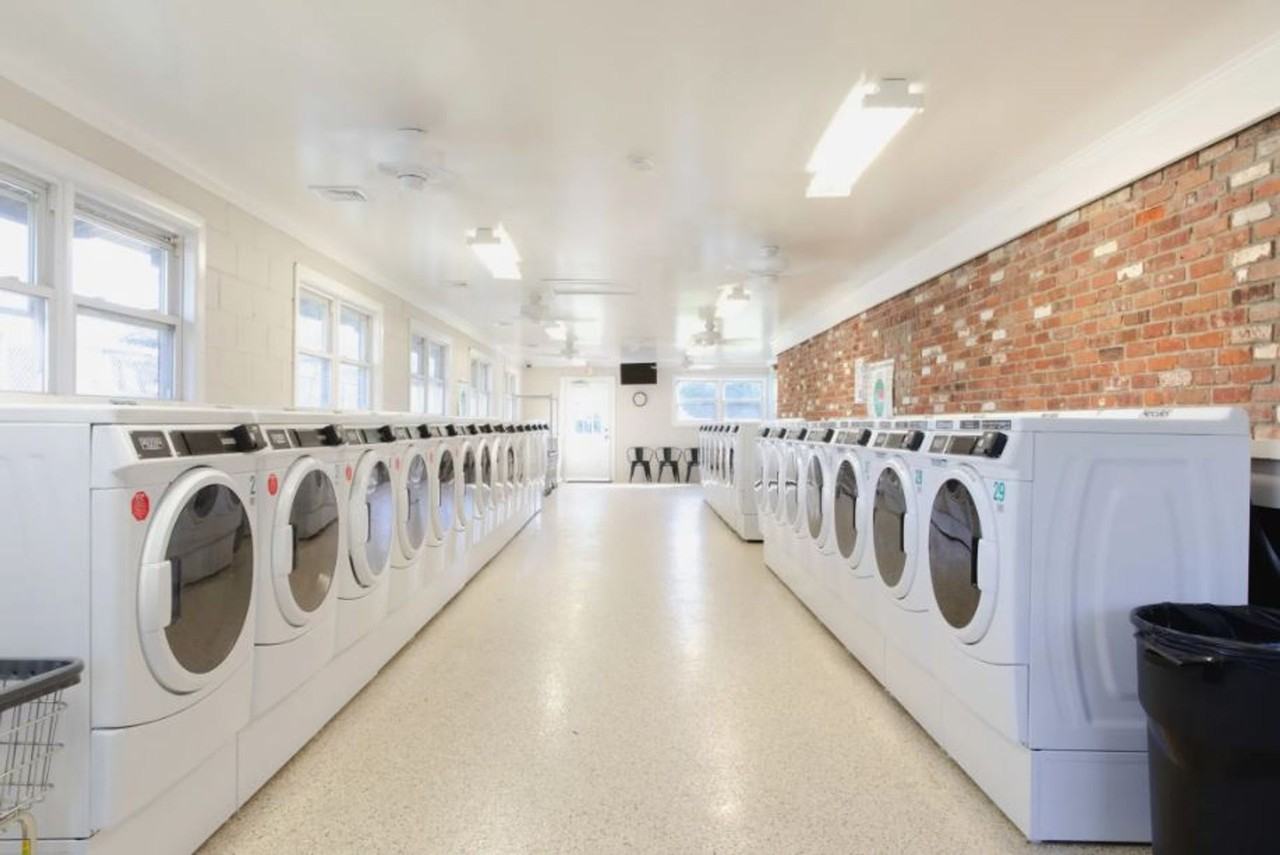 Country Manor Apartments - Photo 4 of 7