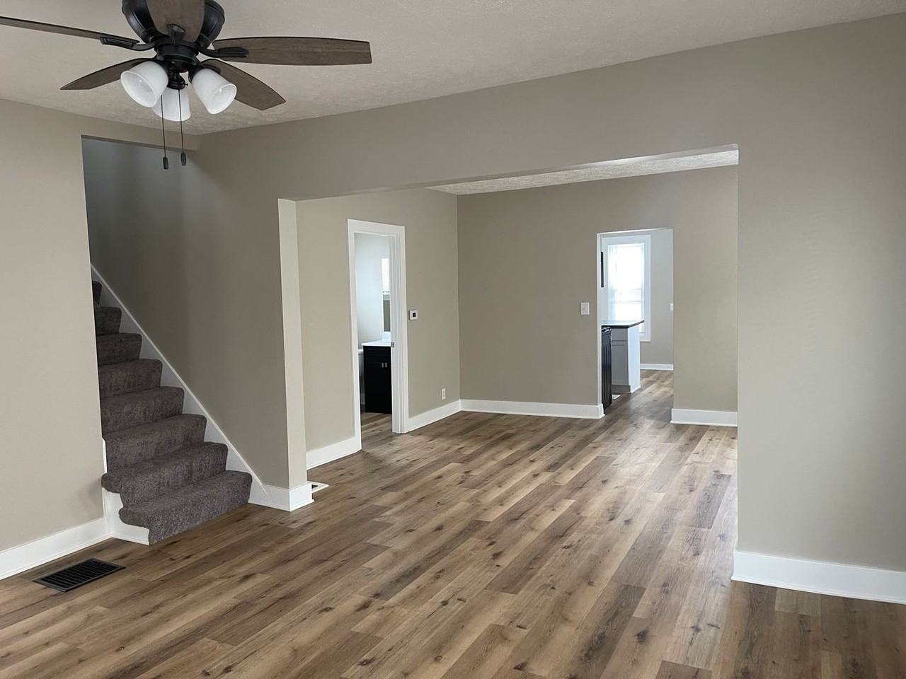 852 Lafayette Ave Ne - Photo 4 of 21