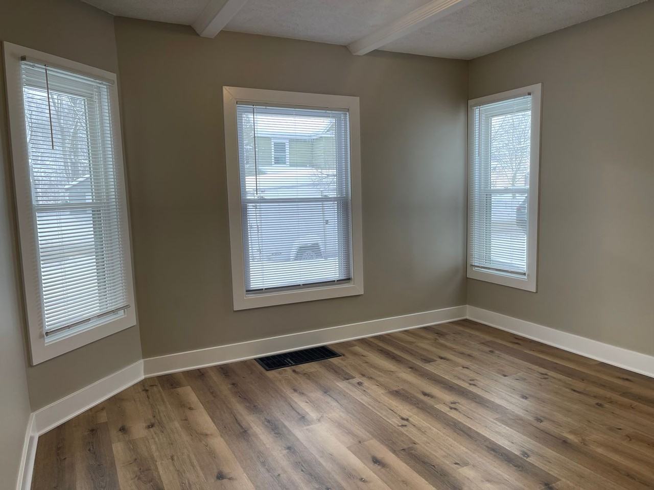 852 Lafayette Ave Ne - Photo 6 of 21