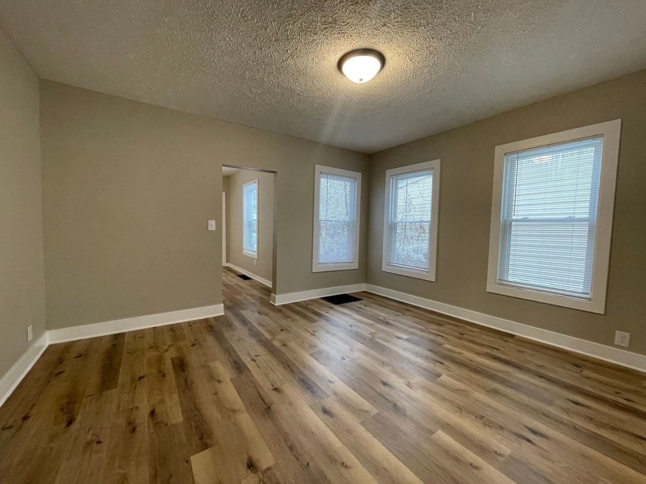 852 Lafayette Ave Ne - Photo 7 of 21