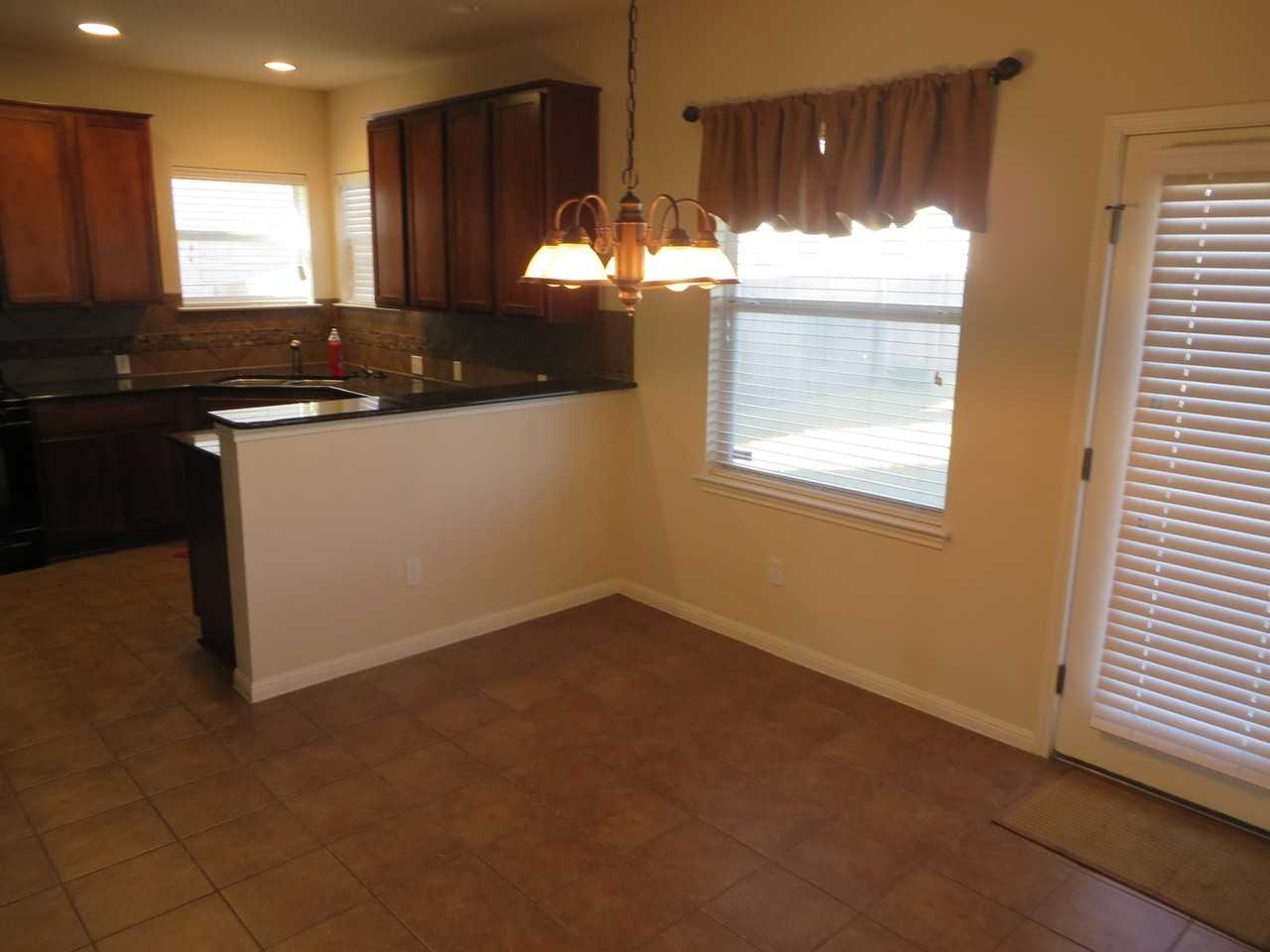 2124 Callingwood Dr - Photo 4 of 10