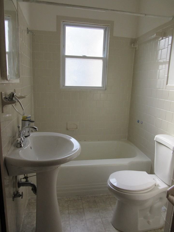 1013 Kensington Ave - Photo 3 of 10