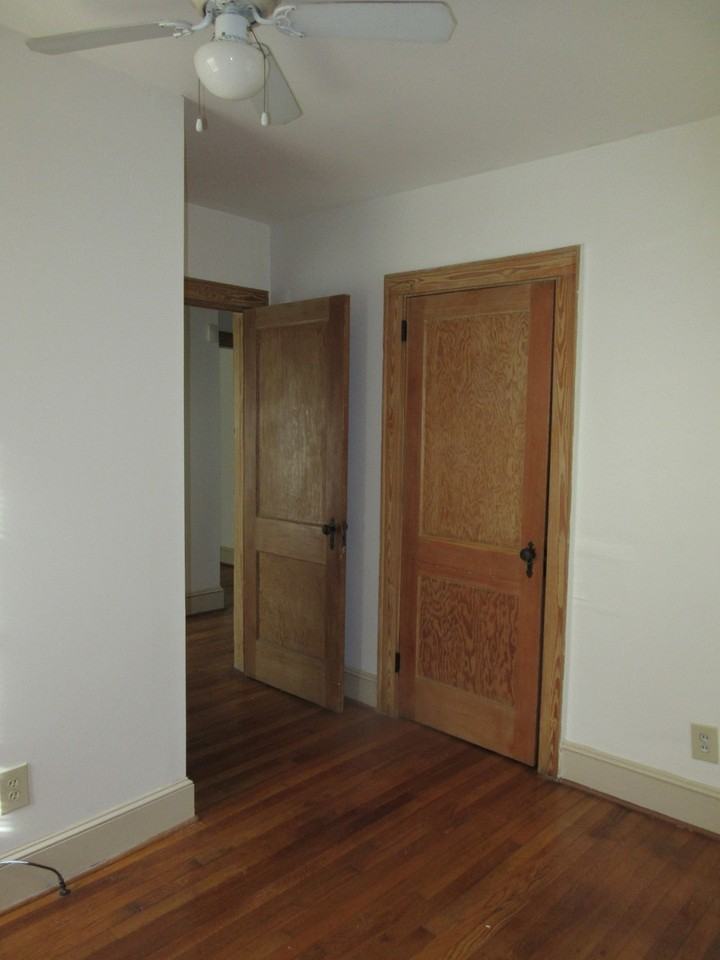 1013 Kensington Ave - Photo 4 of 10