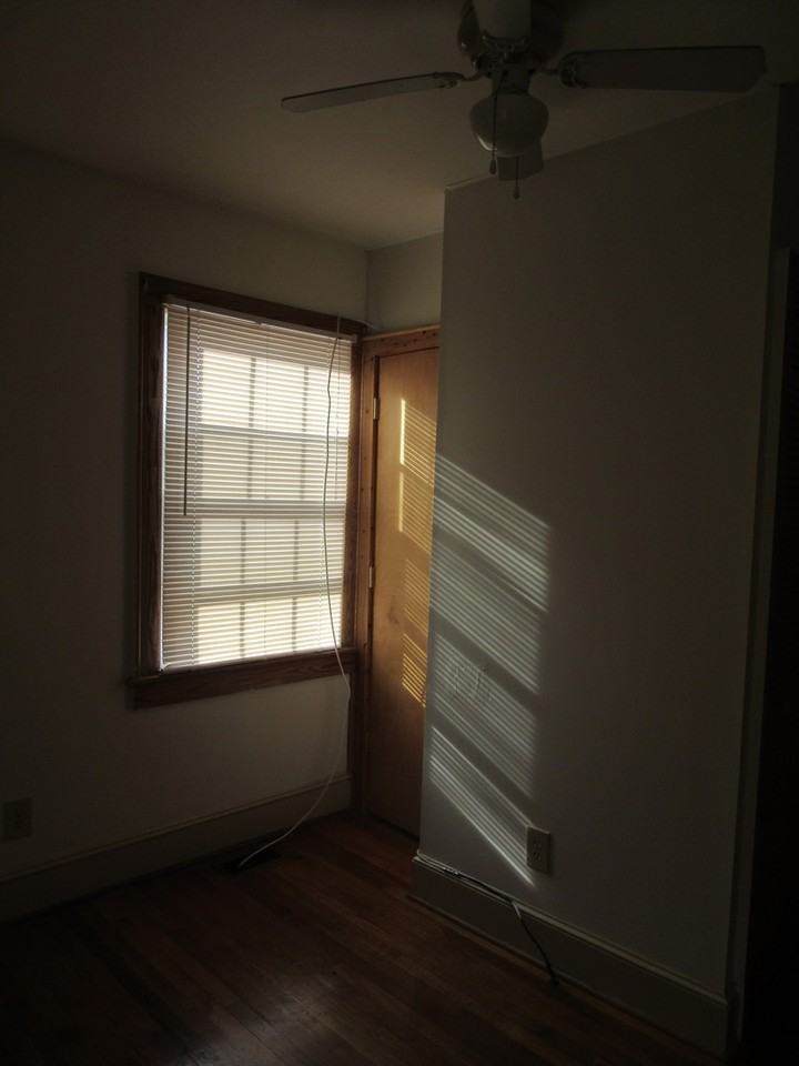 1013 Kensington Ave - Photo 5 of 10