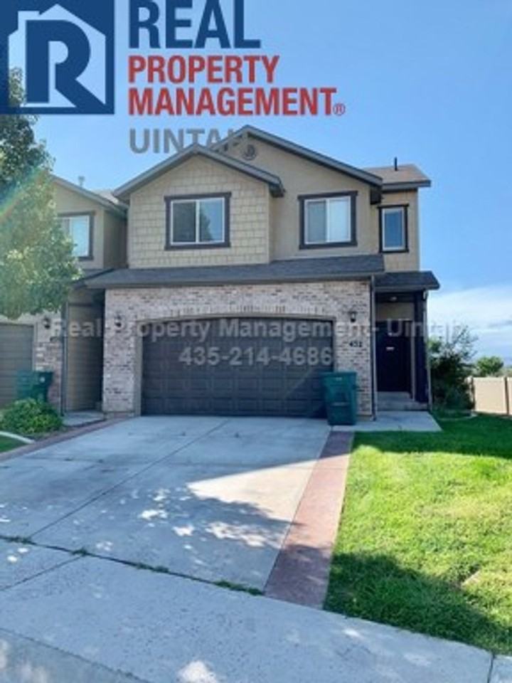 457 E Red Fox Ln - Photo 2 of 24