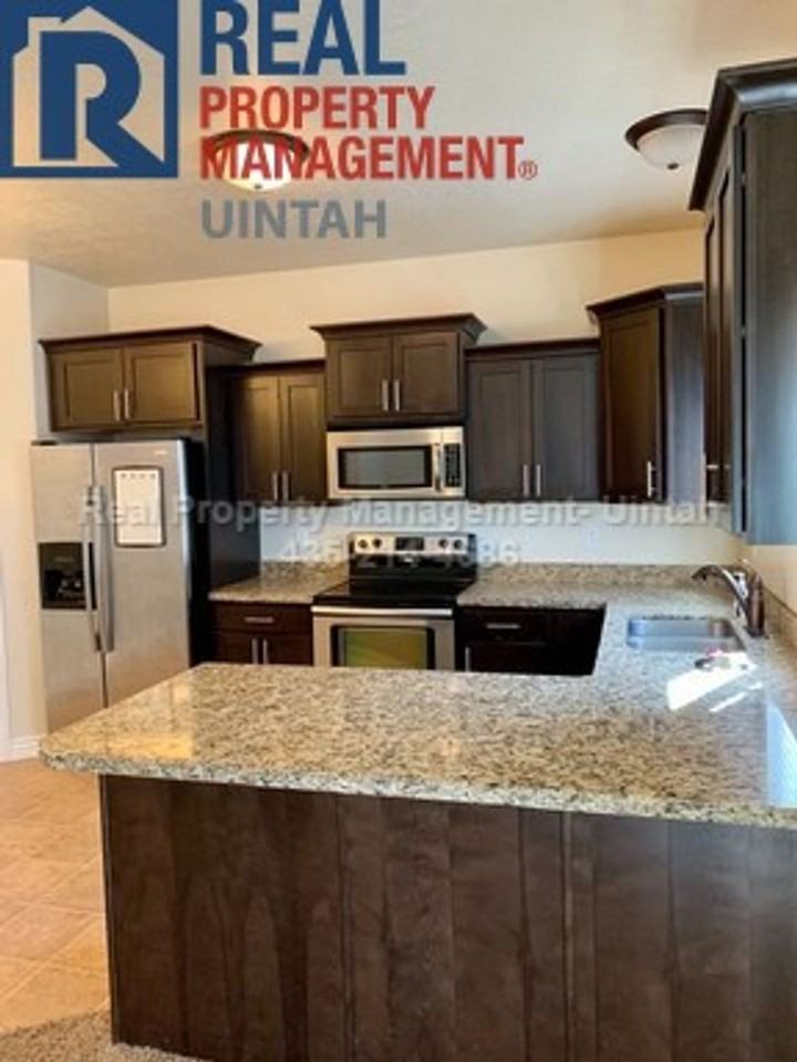 457 E Red Fox Ln - Photo 5 of 24