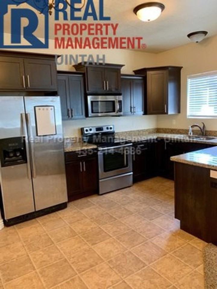 457 E Red Fox Ln - Photo 6 of 24