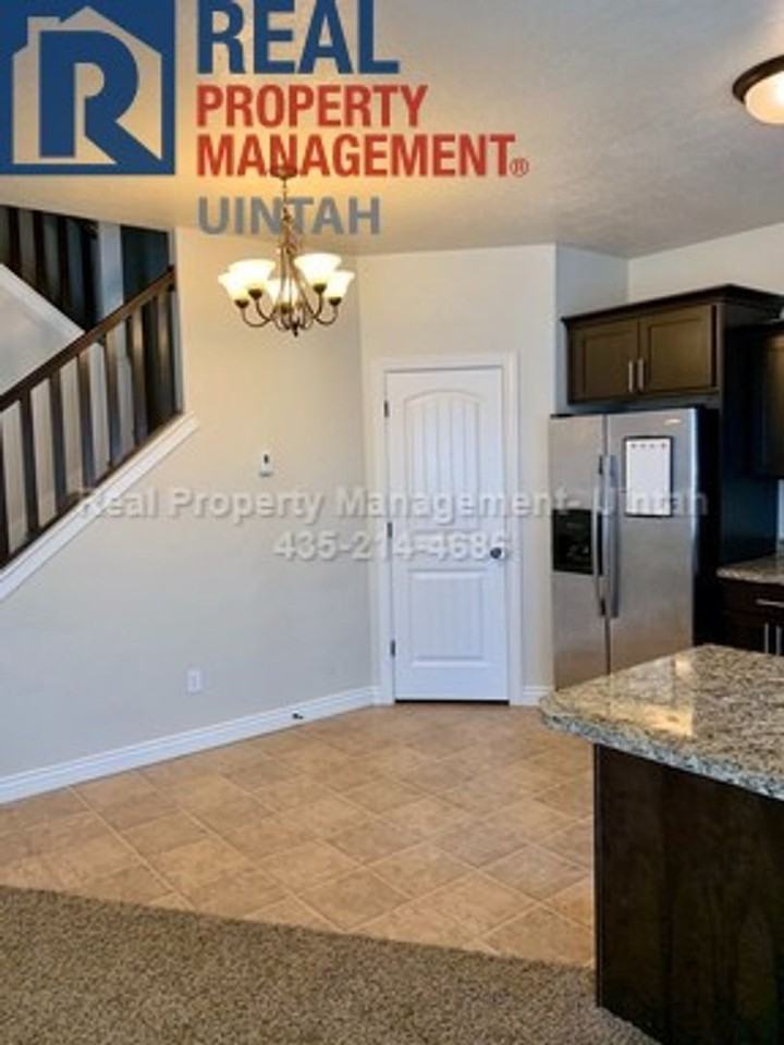 457 E Red Fox Ln - Photo 7 of 24