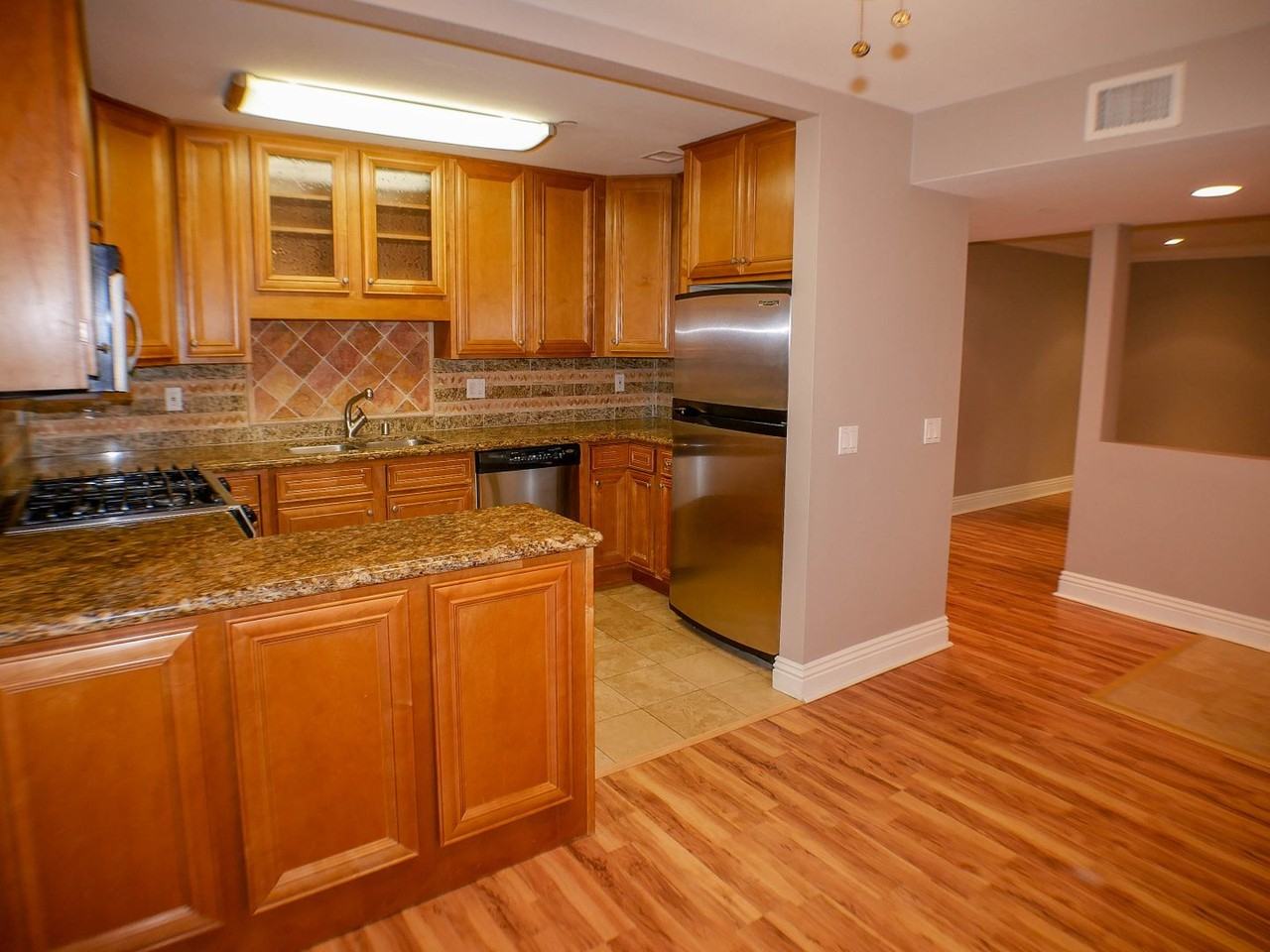 7509 Draper Ave #202 - Photo 7 of 30