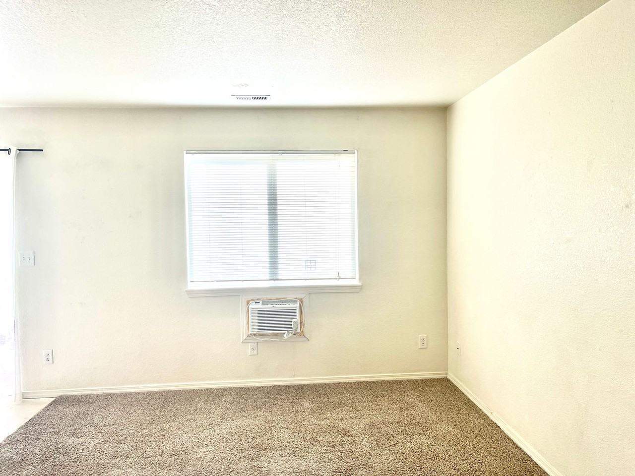 3434 35th St - Photo 5 of 7