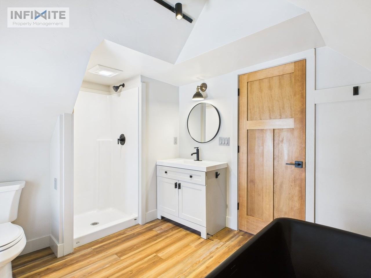 1423 W Babcock St - Photo 3 of 20