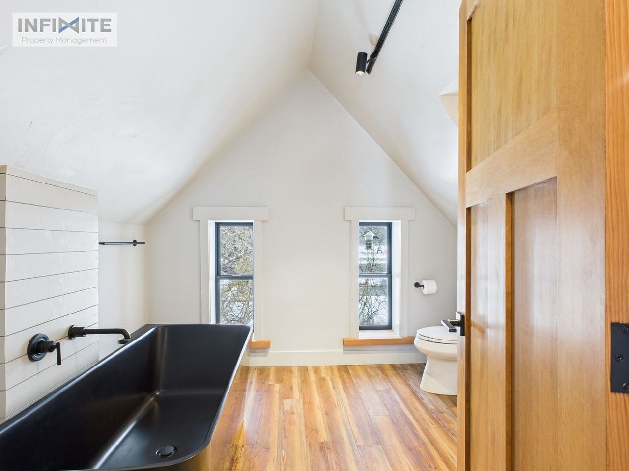 1423 W Babcock St - Photo 4 of 20