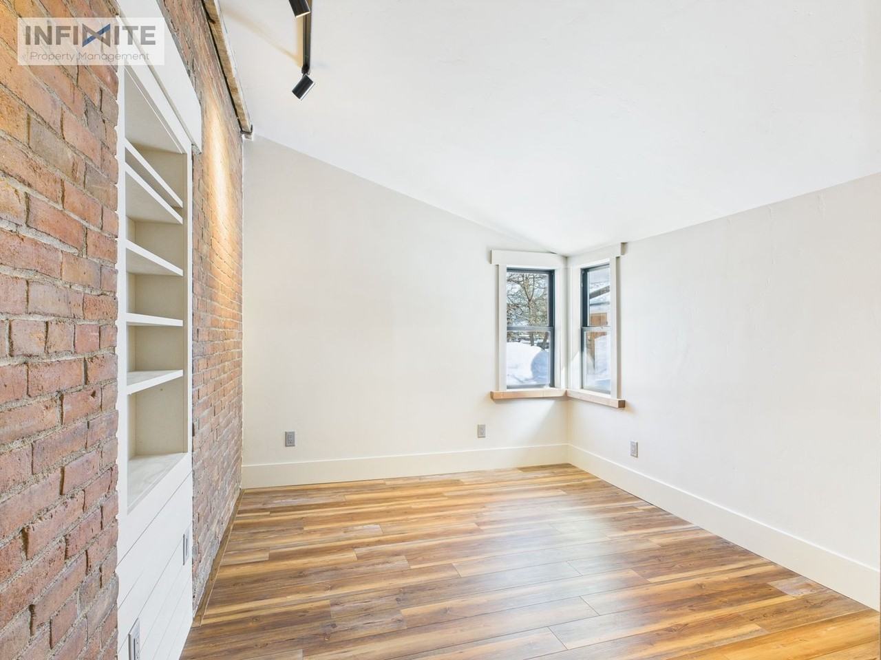 1423 W Babcock St - Photo 7 of 20