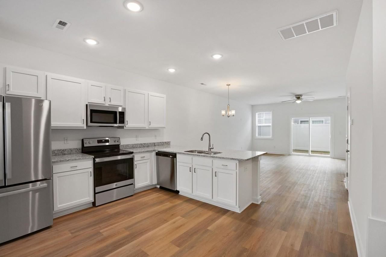 415 Sunfish Ln - Photo 3 of 20