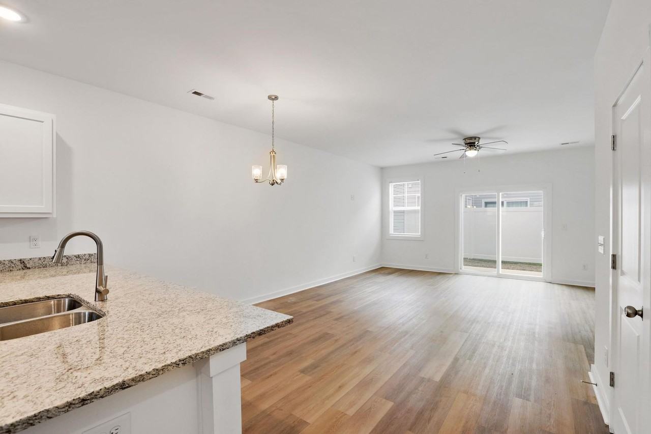 415 Sunfish Ln - Photo 2 of 20