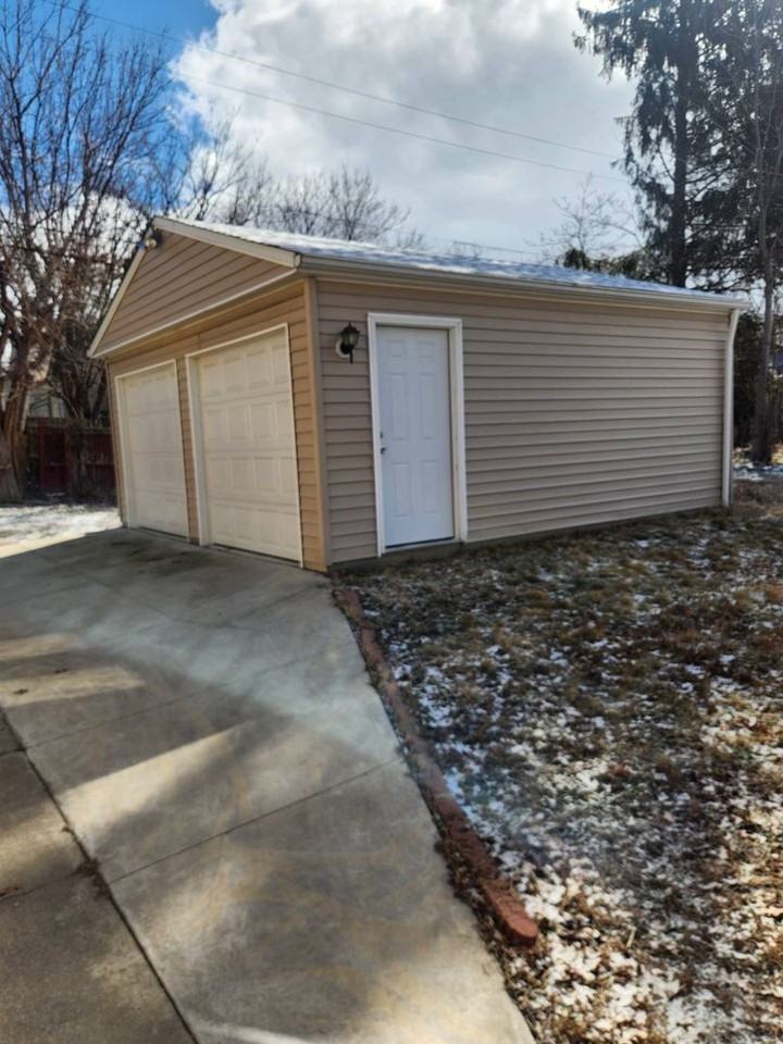 1011 E 72nd Pl - Photo 2 of 35