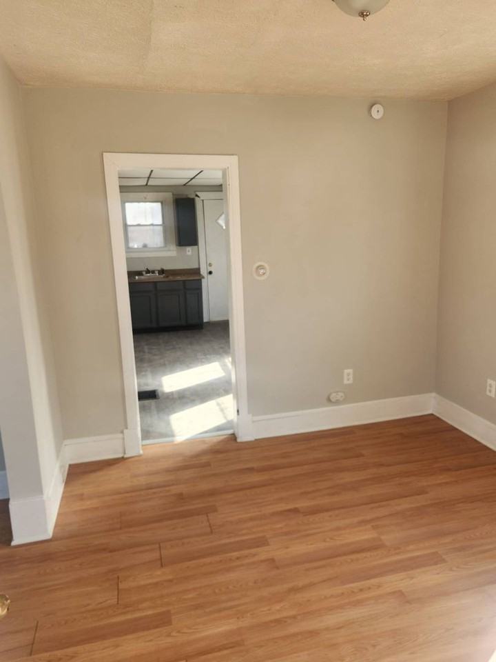 1011 E 72nd Pl - Photo 4 of 35