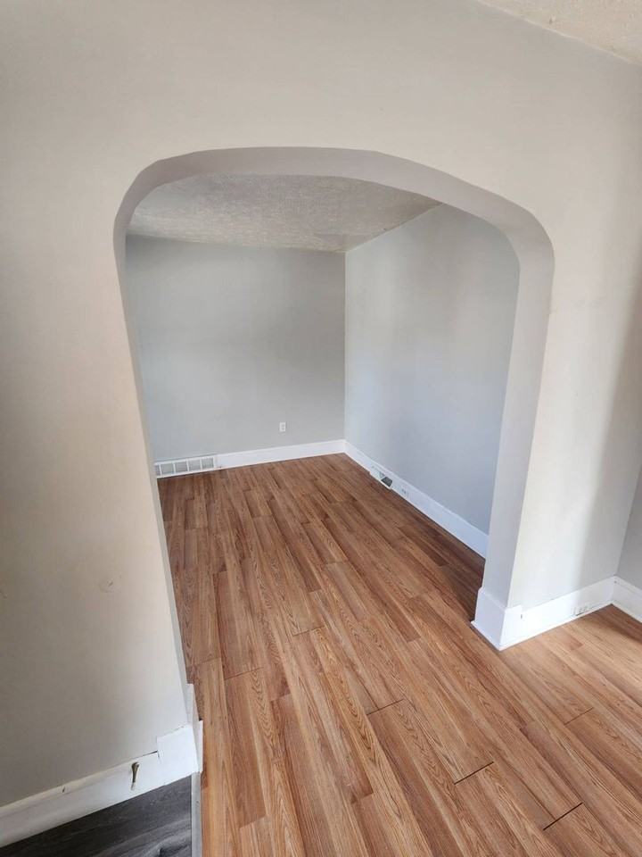 1011 E 72nd Pl - Photo 5 of 35