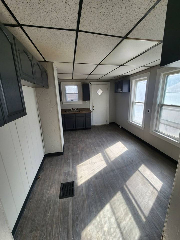 1011 E 72nd Pl - Photo 7 of 35