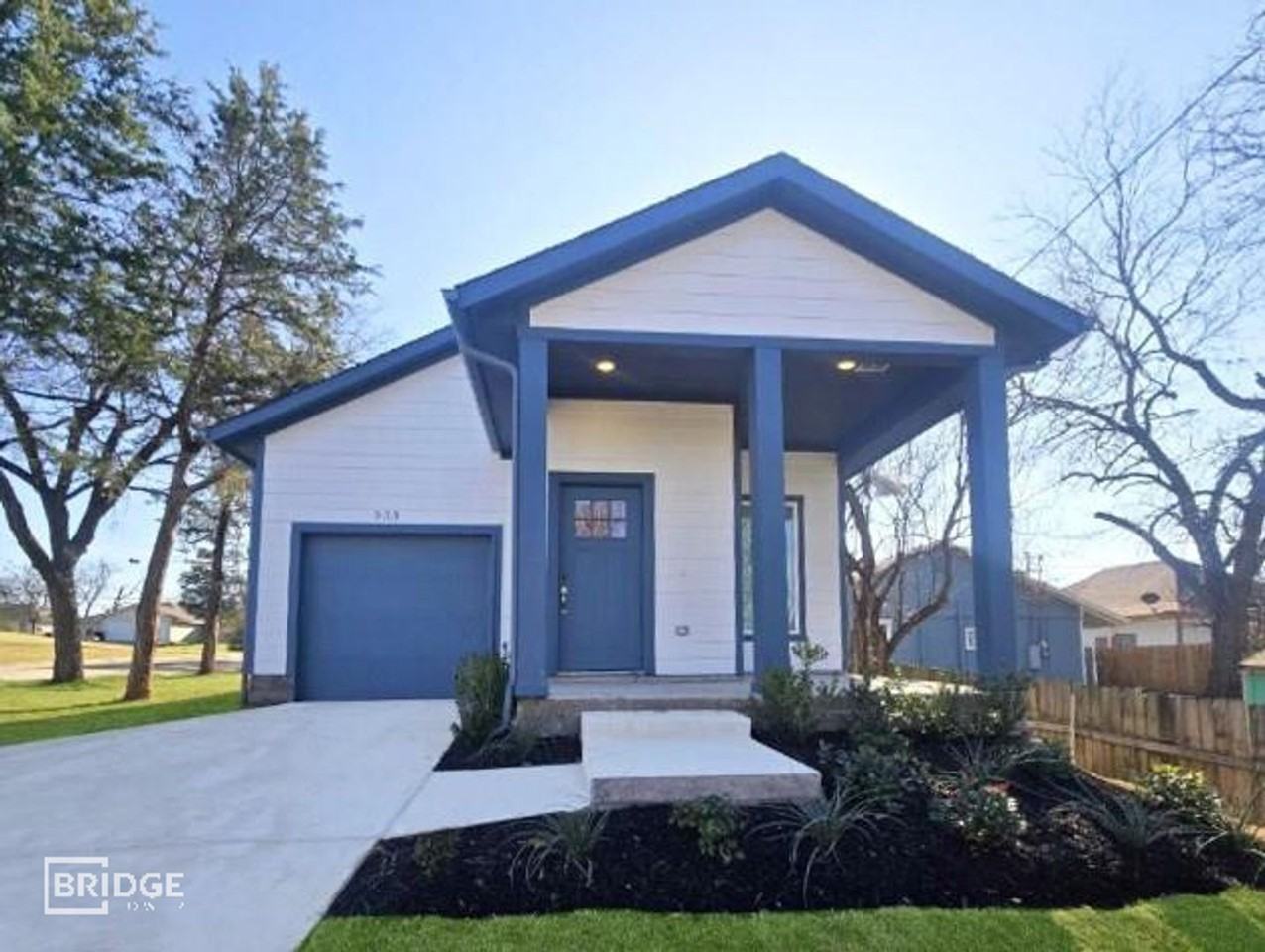 333 E Hull St - Photo 2 of 15