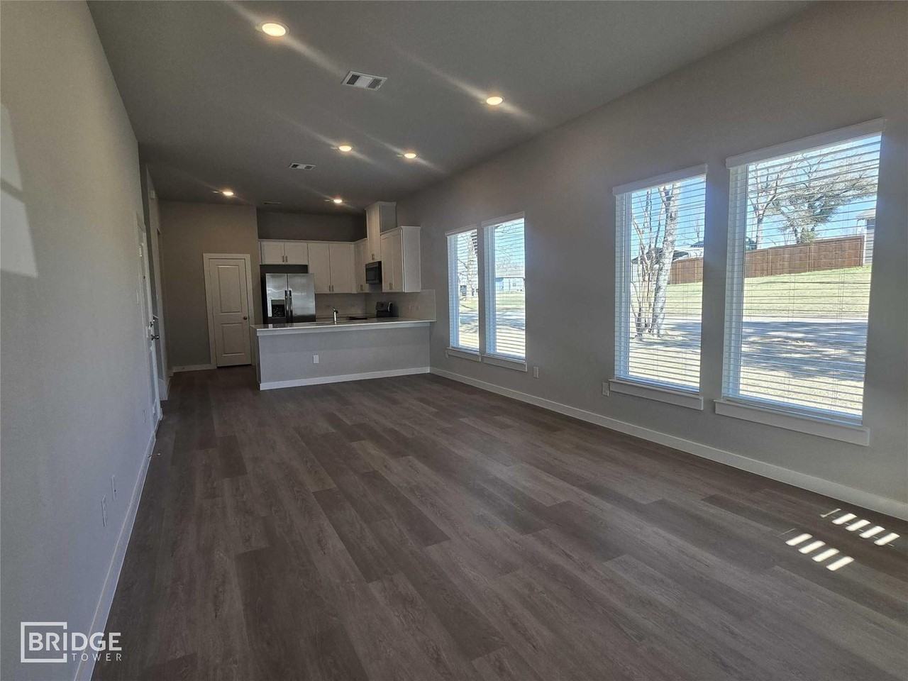 333 E Hull St - Photo 7 of 15