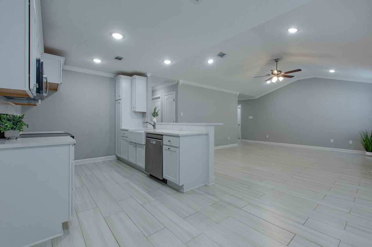 17 Winchester Dr - Photo 2 of 15