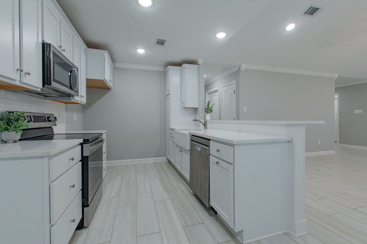 17 Winchester Dr - Photo 3 of 15