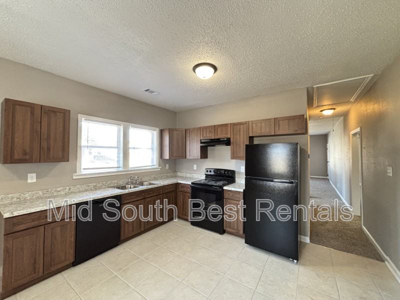 2420 E 2nd St - Photo 3 of 8